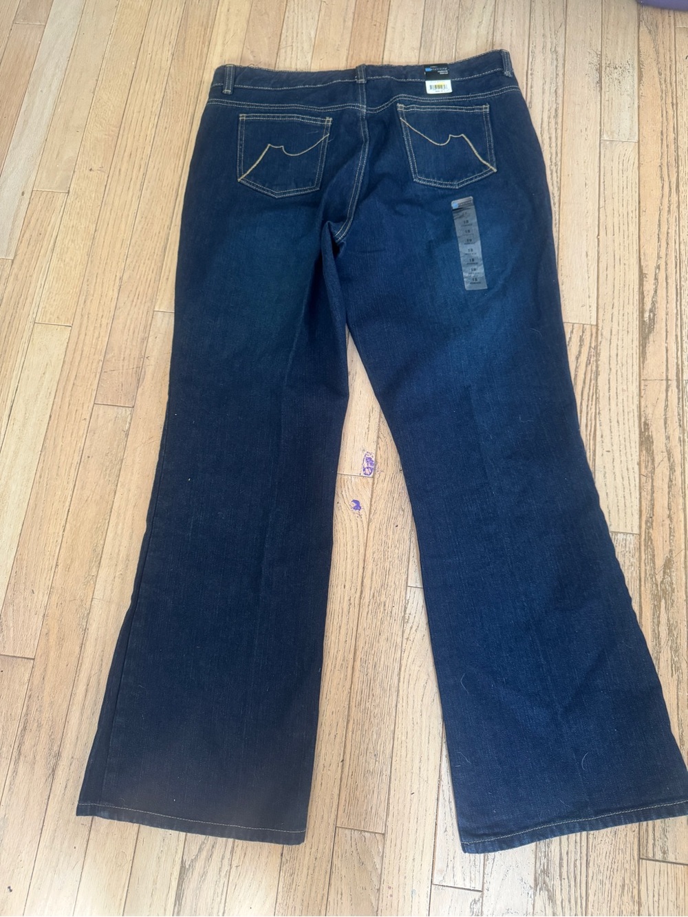NWT Relativity Modern Fit Boot Cut Jeans Women's Size 18 Average Dark Wash Denim - Picture 2 of 10